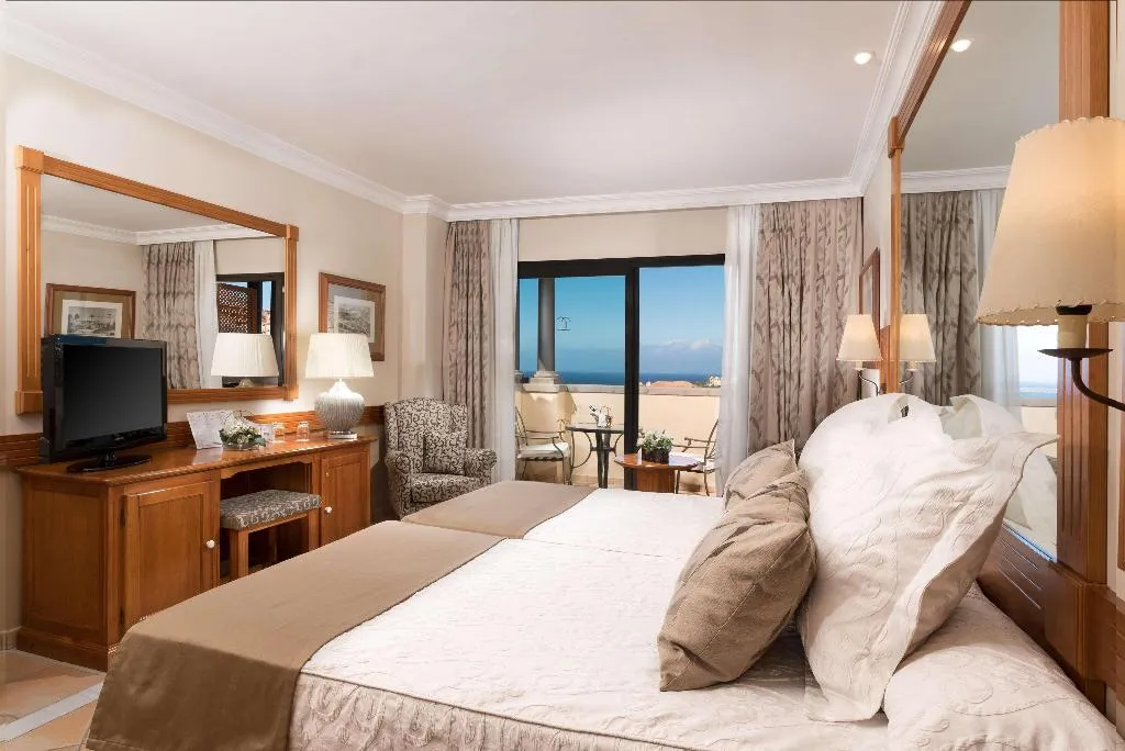 Room, GF Gran Costa Adeje, Tenerife
