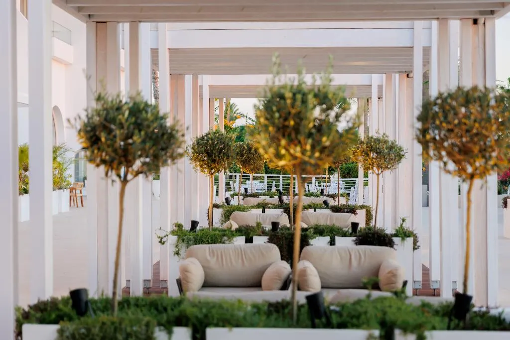 Bar, Golden Coast Beach Hotel, Cyprus