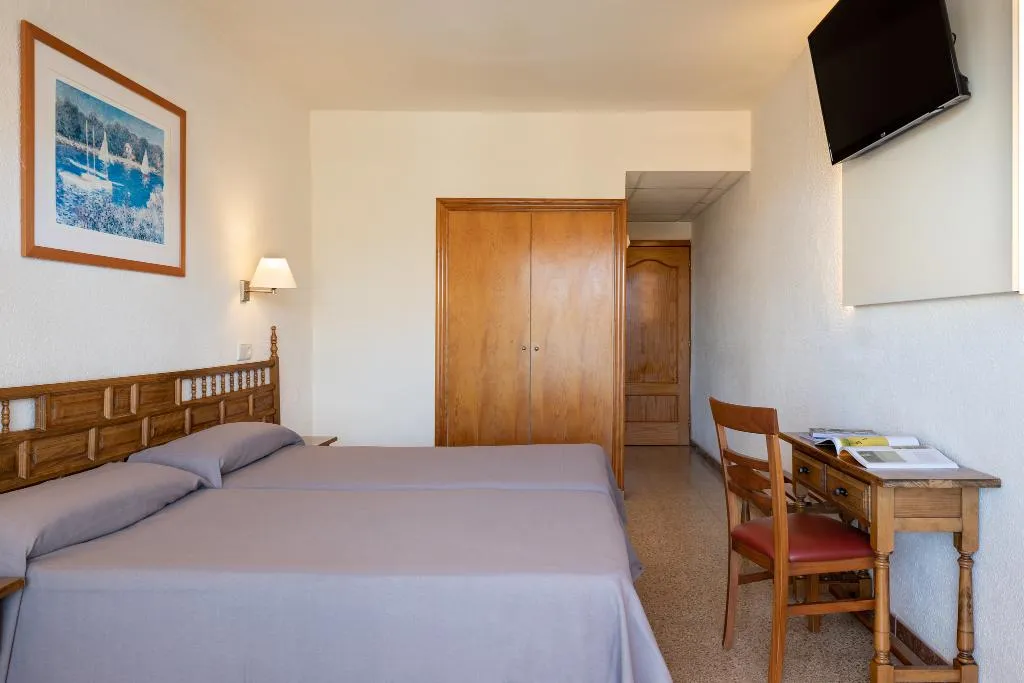 QUADRUPLE STANDARD Room, htop Molinos Park, Costa Dorada