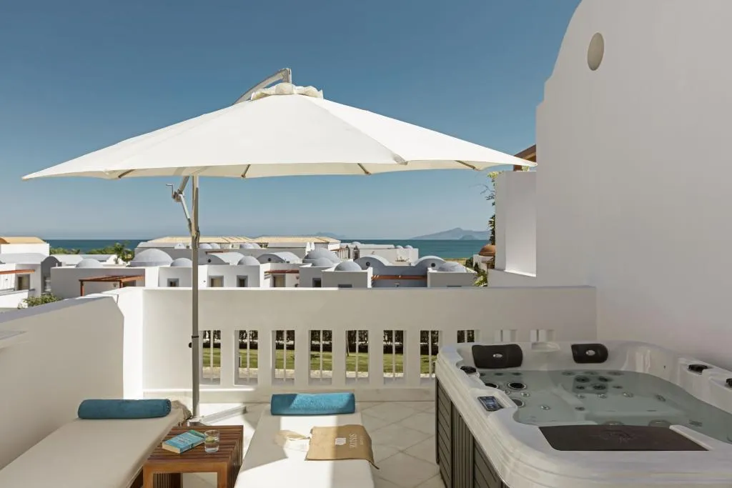 FAMILY ROOM WITH JACUZZI Room, Mitsis Selection Blue Domes, Kos