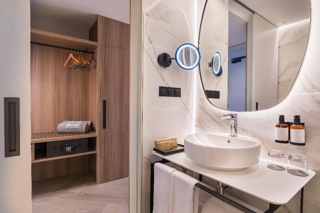 JUNIOR SUITE STANDARD Room, Barcelo Funchal Oldtown, Madeira