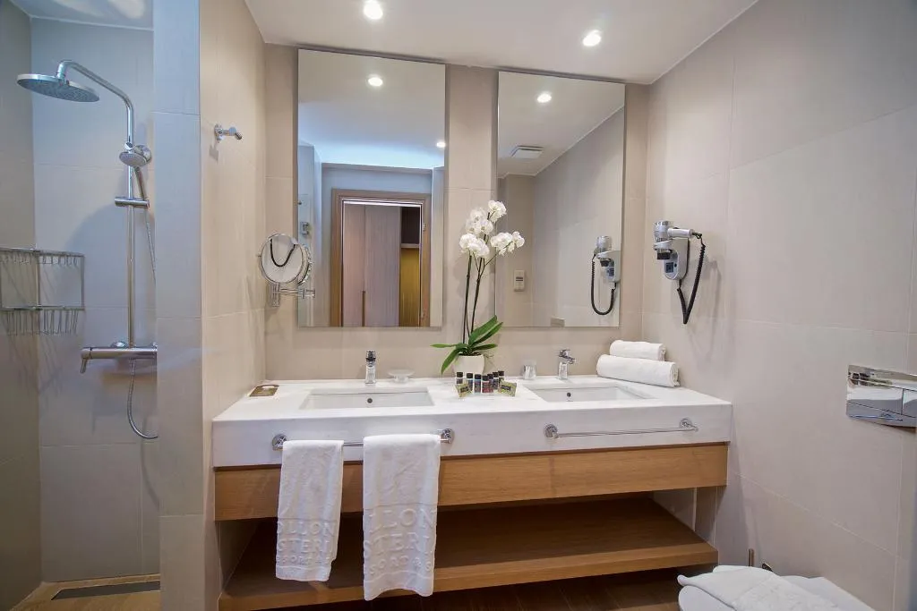 JUNIOR SUITE WITH BALCONY Room, Apollonion Asterias Resort & Spa, Kefallinia