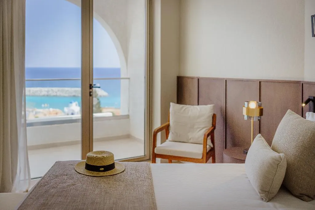 SUITE GRAND Room, Golden Coast Beach Hotel, Cyprus
