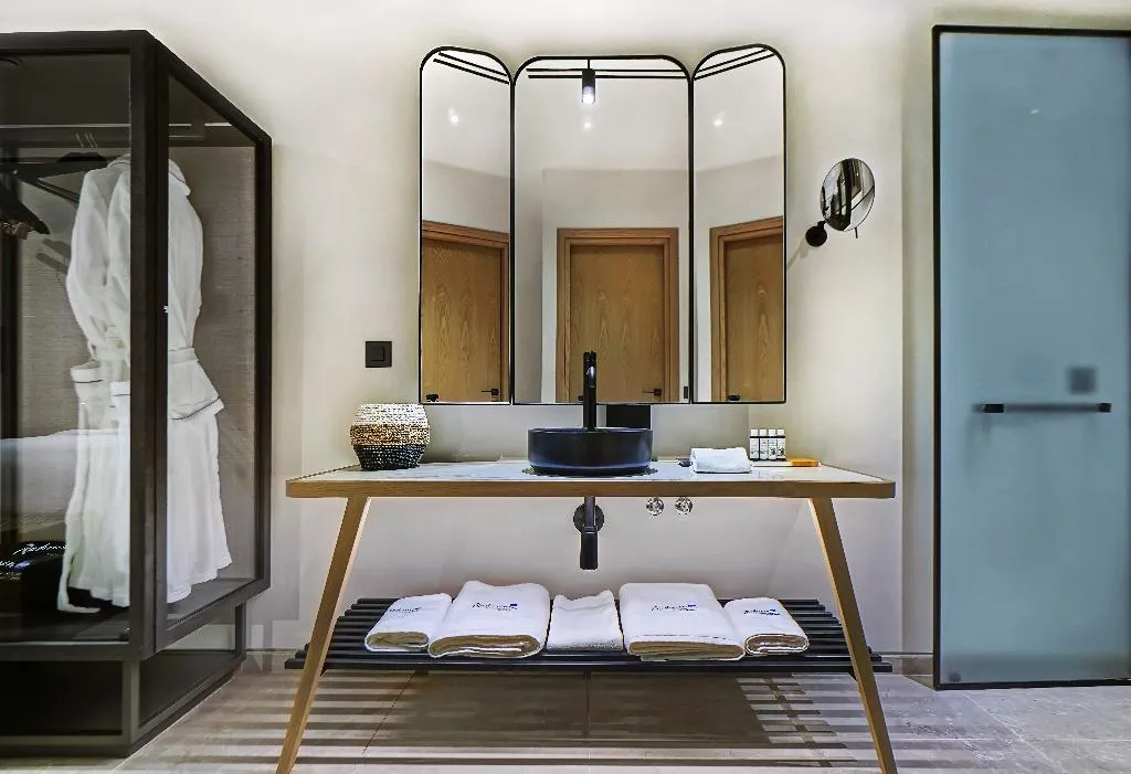 VILLA WITH PRIVATE POOL Room, Radisson Blu Zaffron Resort, Santorini