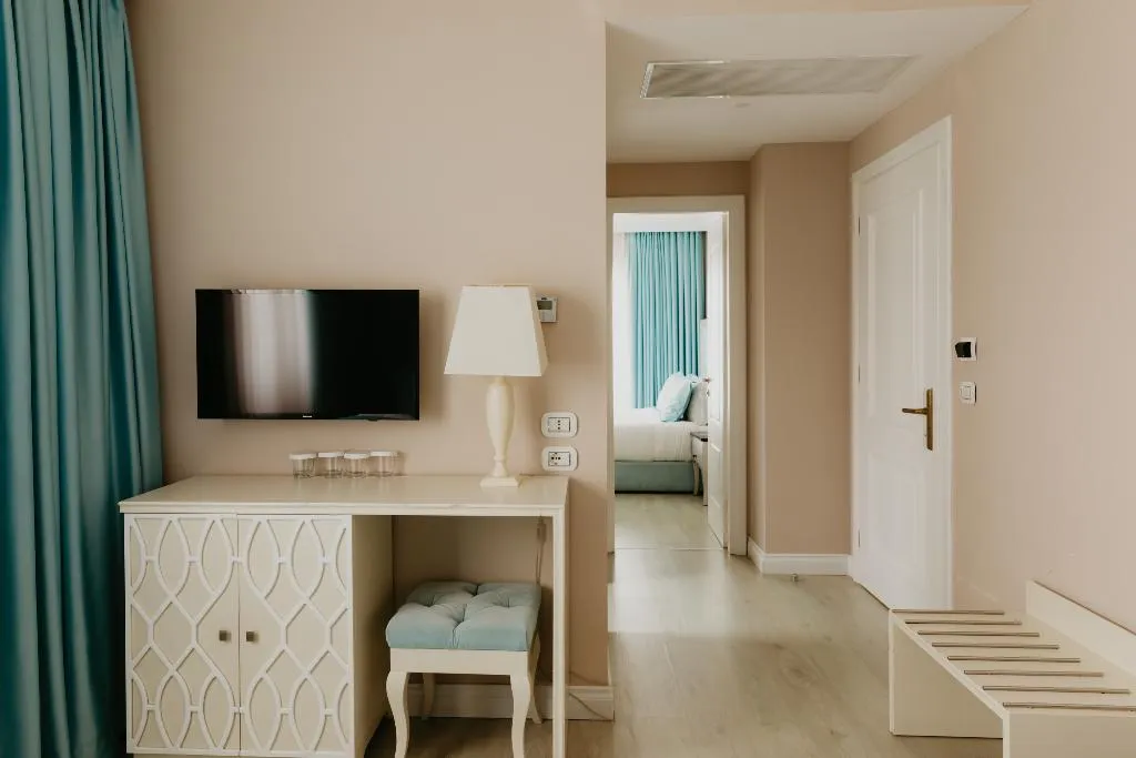 FAMILY ROOM STANDARD Room, Flower Garden Hotel, Durres