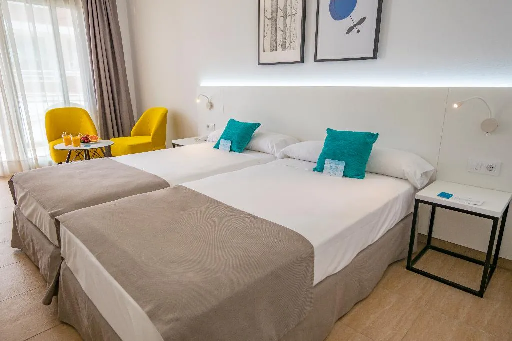 Double or Twin SUPERIOR CAPACITY 2 Room, DWO Sirius, Costa Brava