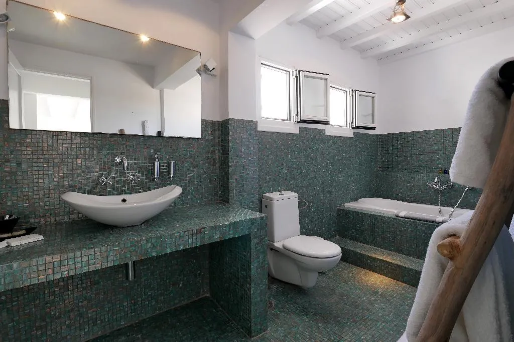 SUITE WITH JACUZZI Room, Ostraco Suites, Mykonos