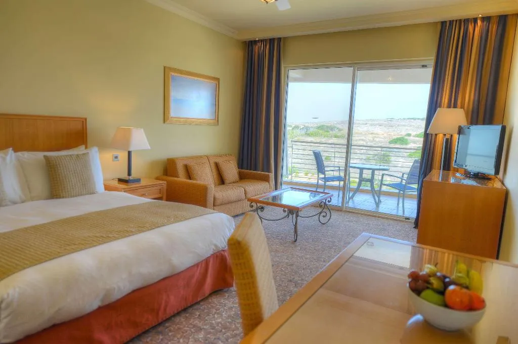 Room, Radisson Blu Resort & Spa Golden Sands, Malta