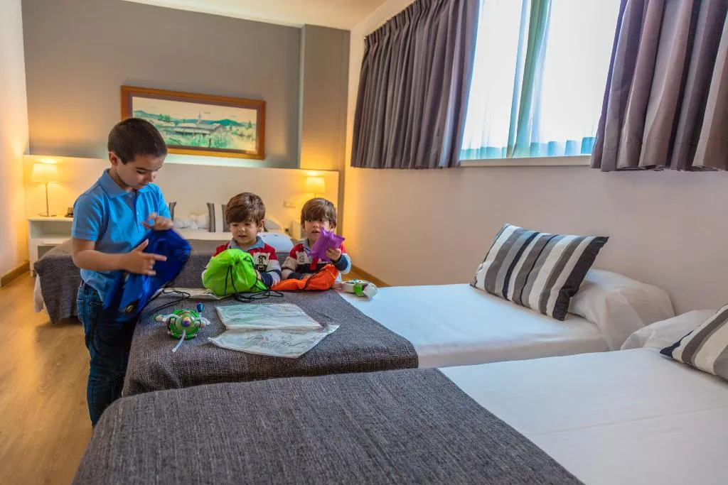 FAMILY ROOM STANDARD Room, Atenea Barcelona Aparthotel, Barcelona