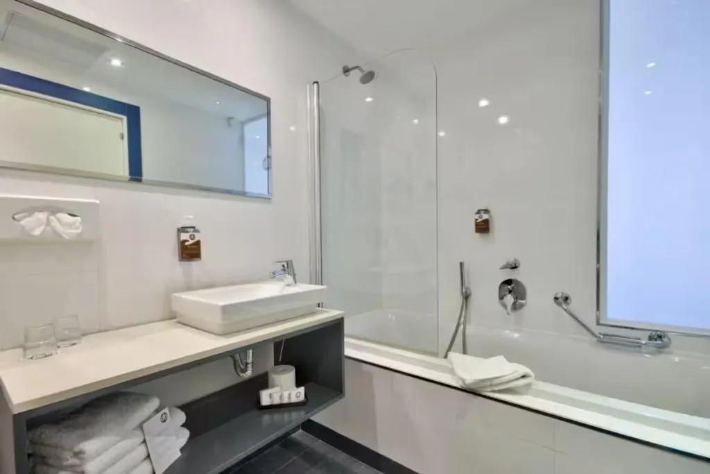 FAMILY ROOM CAPACITY 3 Room, db Seabank Resort + Spa – All Inclusive, Malta