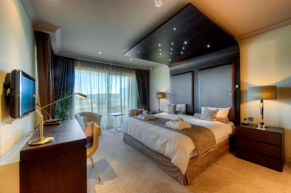 Room, Radisson Blu Resort & Spa Golden Sands, Malta