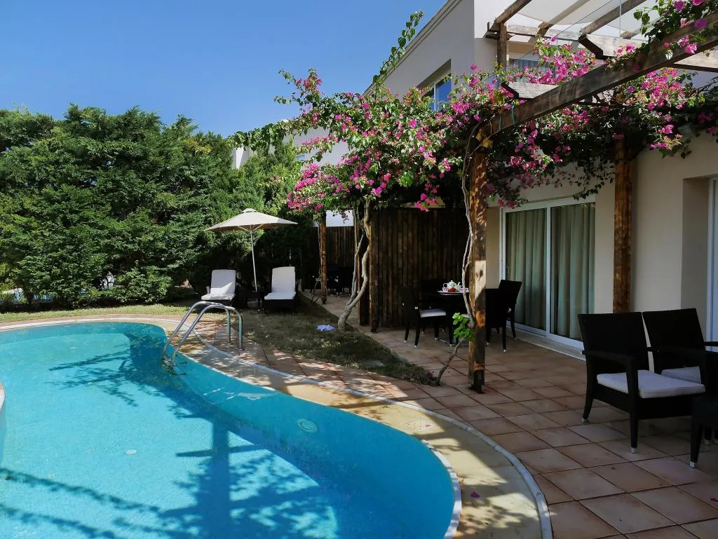 FAMILY ROOM POOL VIEW ONE BEDROOM Room, Out Of The Blue Resort, Crete