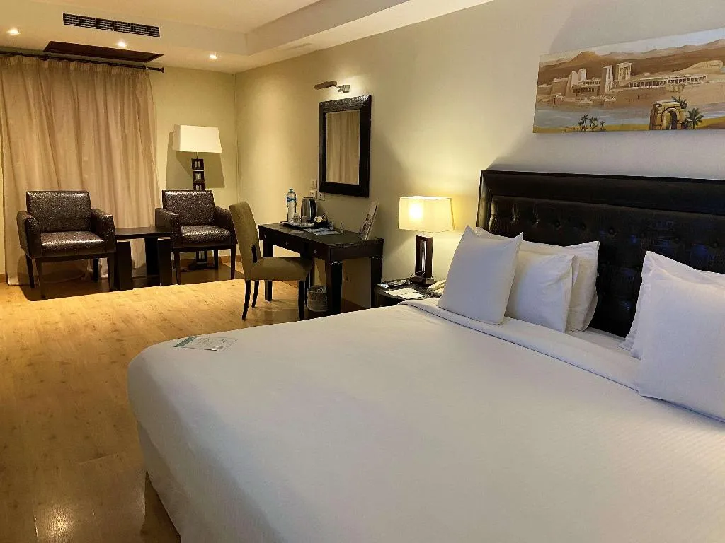 JUNIOR SUITE DELUXE Room, Barcelo Cairo Pyramids, Cairo