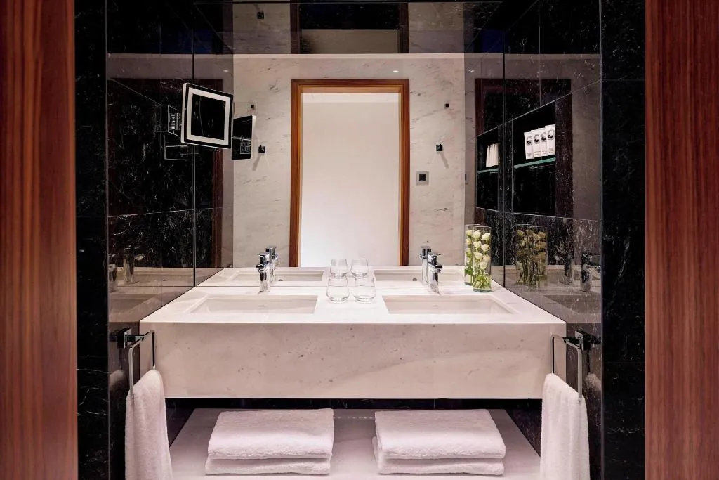 TWIN DELUXE WITH VIEWS Room, Parklane, a Luxury Collection Resort & Spa, Cyprus