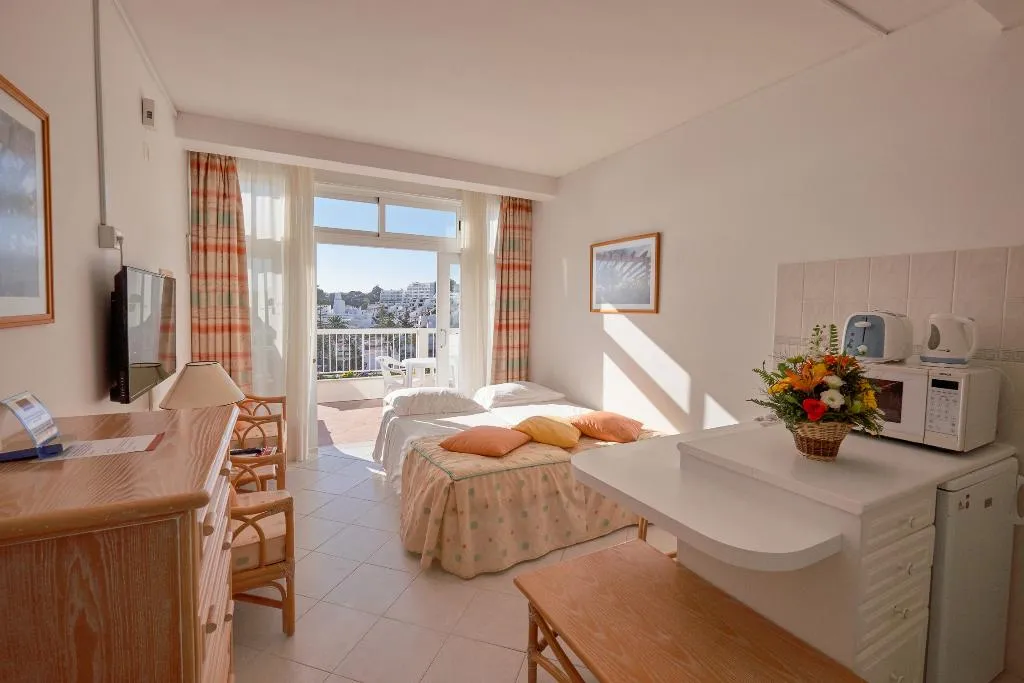STUDIO WITH TERRACE Room, Muthu Clube Praia da Oura, Algarve