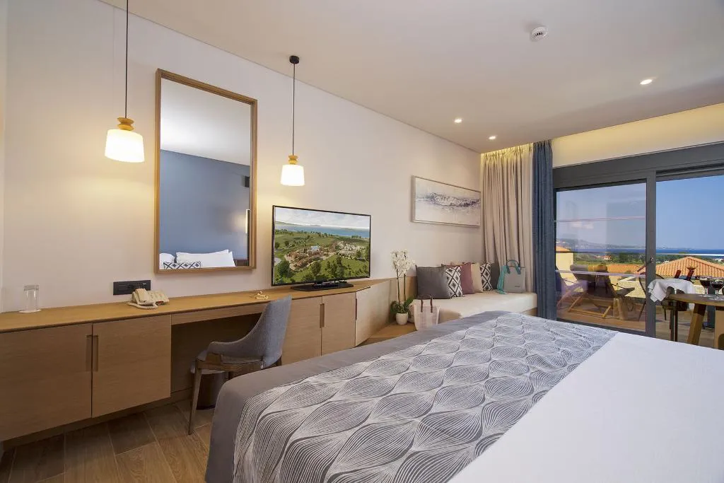 JUNIOR SUITE WITH BALCONY Room, Apollonion Asterias Resort & Spa, Kefallinia