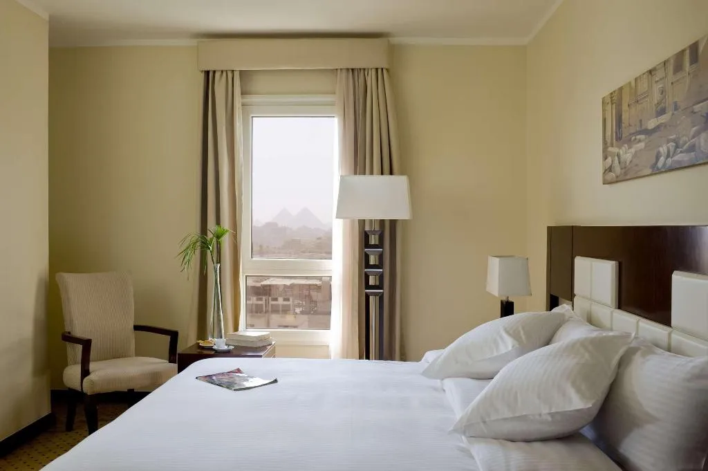 JUNIOR SUITE DELUXE WITH VIEWS Room, Barcelo Cairo Pyramids, Cairo