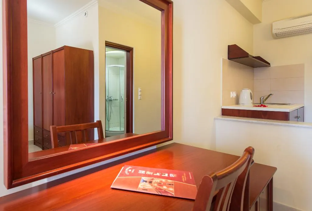 Room, Hotel Canadian, Zante