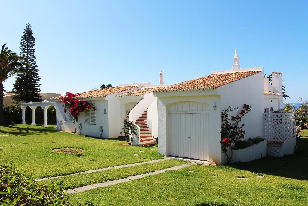TOWNHOME FOUR BEDROOMS WITH PRIVATE POOL Room, Rocha Brava Village Resort, Algarve