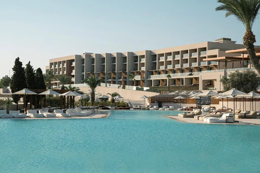 Pool, Ella Helea, Rhodes