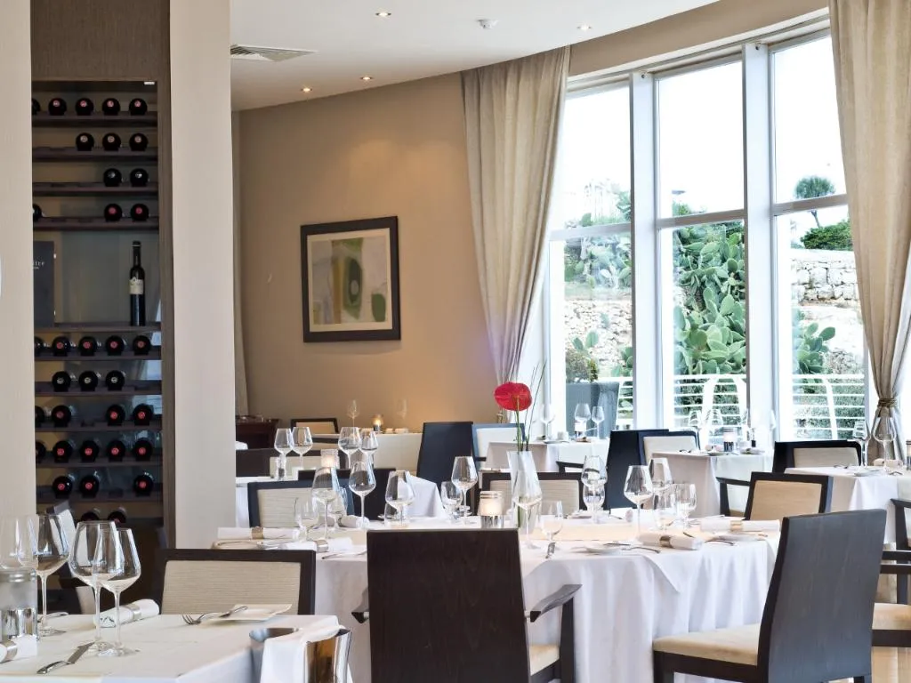 Restaurant, Radisson Blu Resort & Spa Golden Sands, Malta