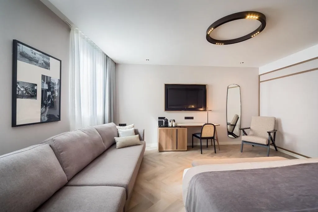 FAMILY ROOM KING SIZE BED Room, Barcelo Funchal Oldtown, Madeira