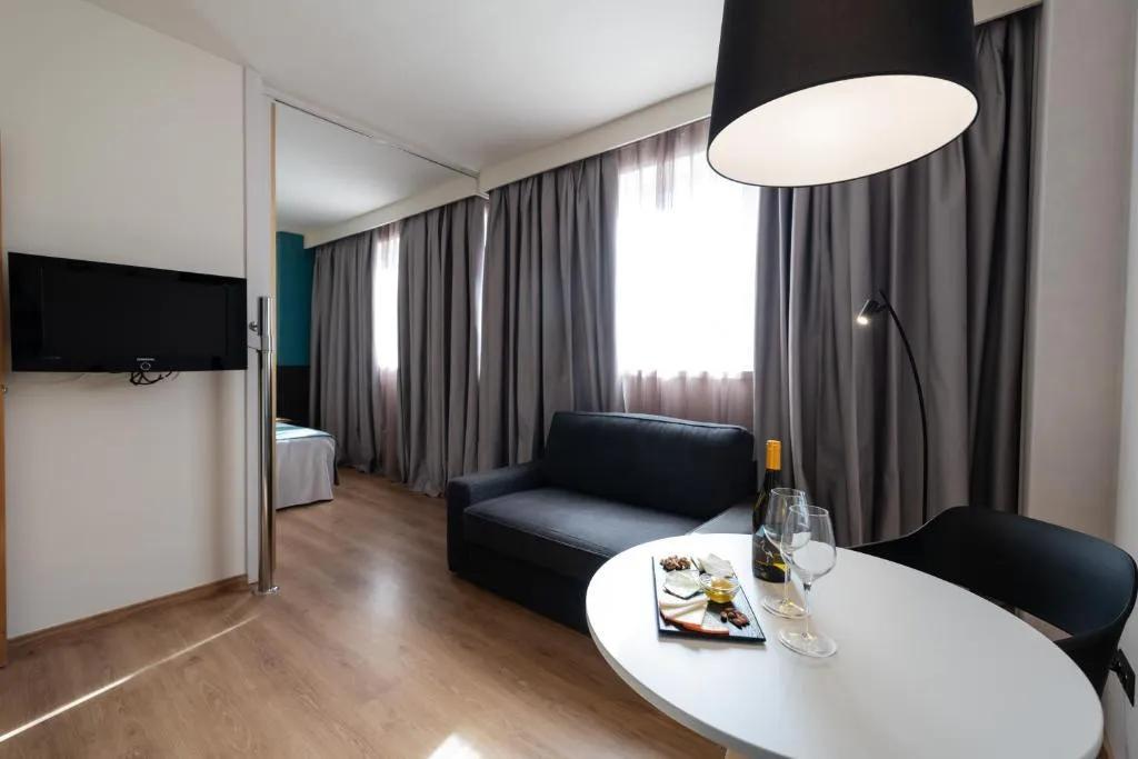 Double or Twin SUPERIOR Room, Atenea Barcelona Aparthotel, Barcelona