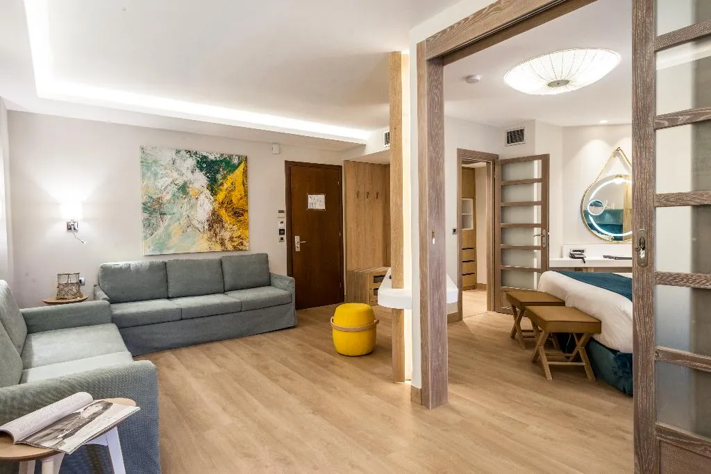 SUITE GARDEN VIEW Room, Anthemus Sea Beach Hotel & Spa, Halkidiki
