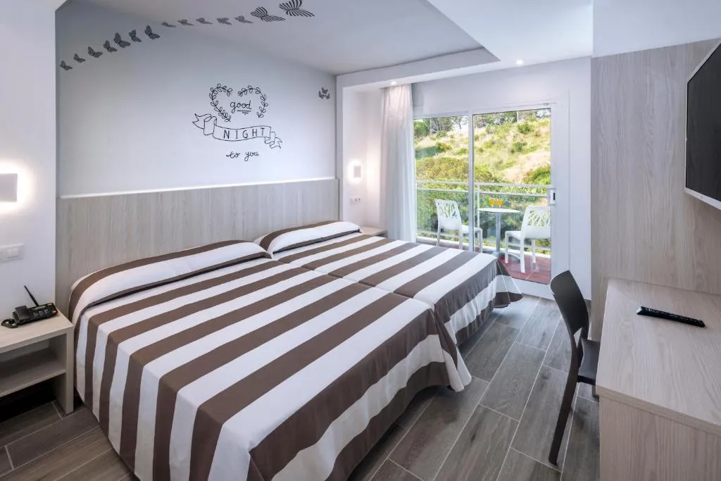 TRIPLE POOL VIEW Room, Hotel Oasis Park Splash, Costa Brava