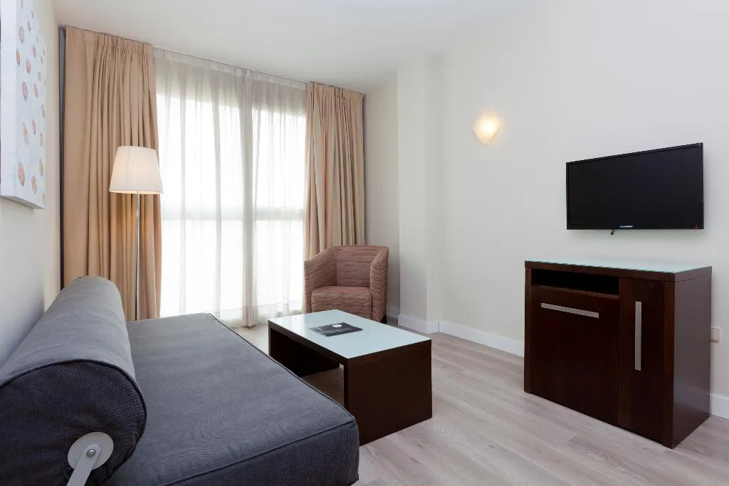 FAMILY ROOM CAPACITY 4 Room, Vertice Sevilla, Seville