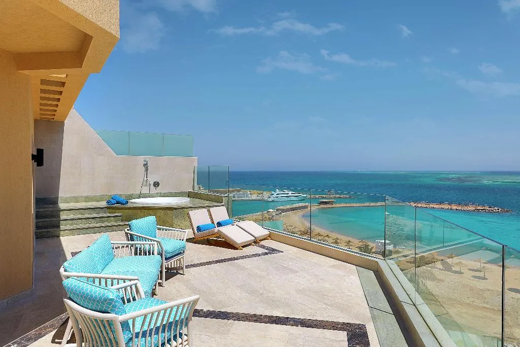 SUITE SEA VIEW KING BED Room, Hilton Hurghada Plaza, Red Sea Riviera