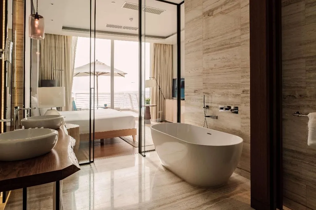Room, Radisson Blu Resort & Spa Golden Sands, Malta