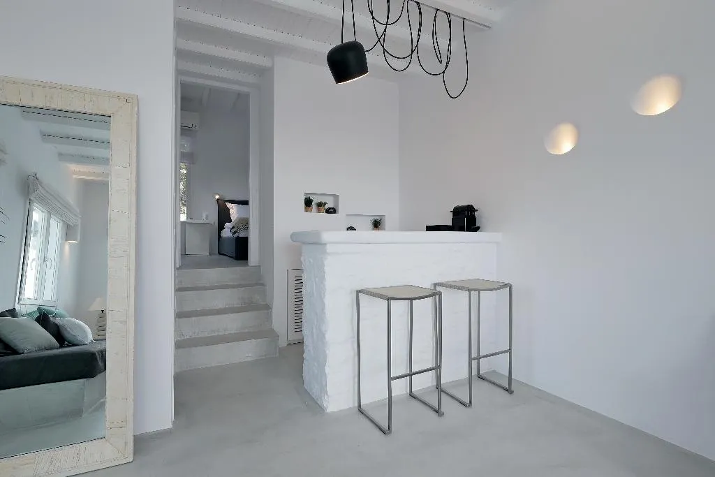 SUITE WITH JACUZZI Room, Ostraco Suites, Mykonos