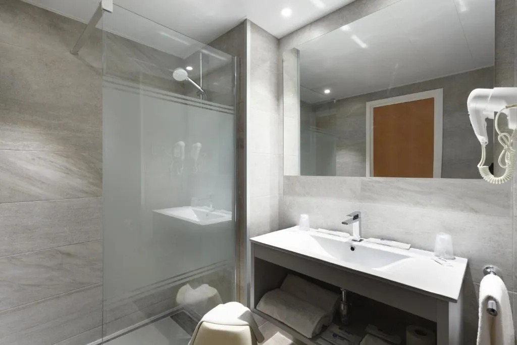 QUADRUPLE STANDARD Room, Hotel Oasis Park Splash, Costa Brava